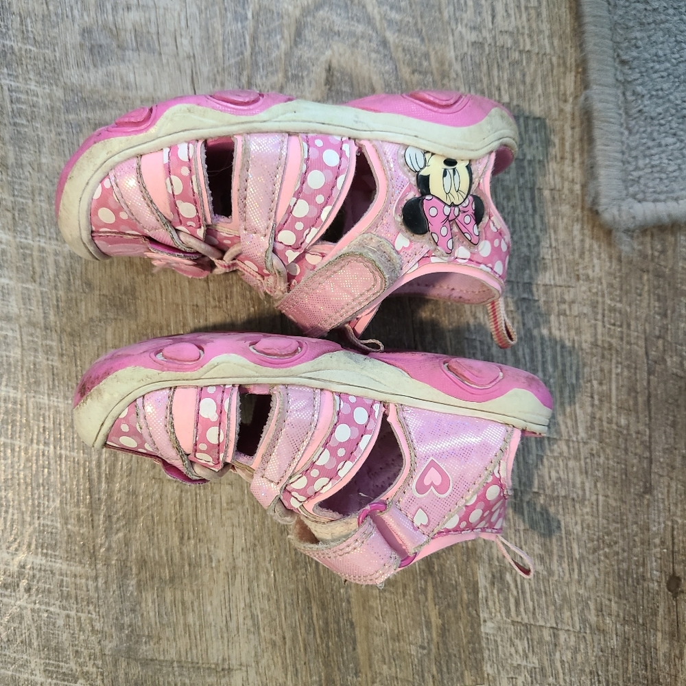 Sandles - Picture 2 of 3